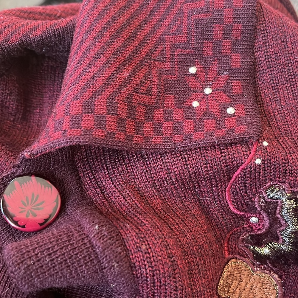 Vintage Burgundy 3/4 sleeve Sweater/Cardigan Button up w/beads & embroidery - Picture 15 of 15
